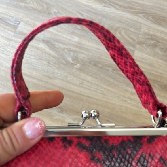 VINTAGE Kathie Lee Red and Black Python Clutch Bag with Strap - Picture 6 of 10